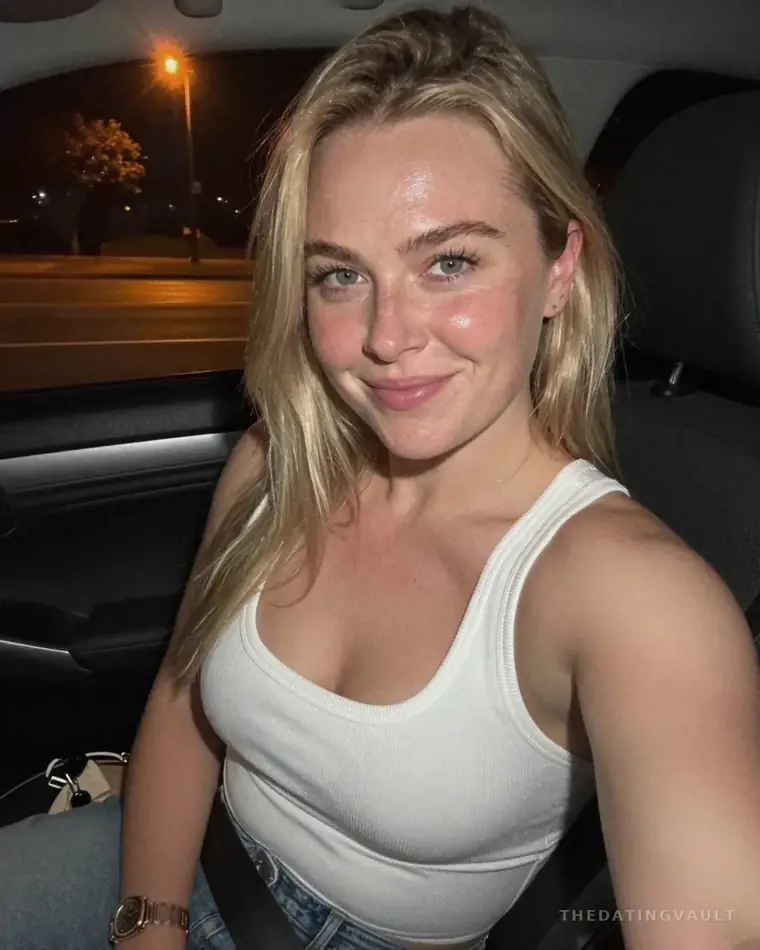 AliceRoxy (25) - Greendale