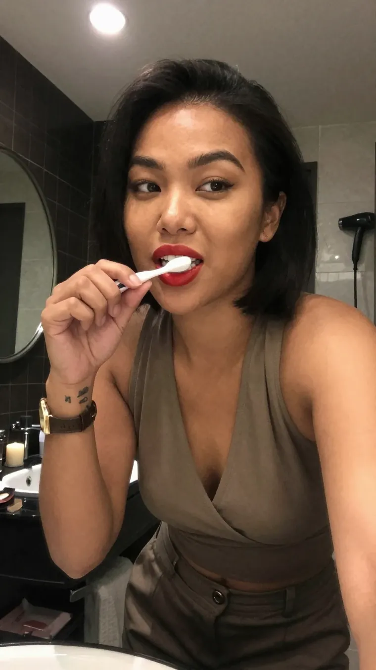 Brenna (25) - Ann Arbor