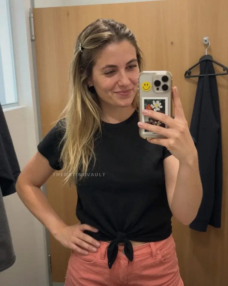Cassie (25) - Naples