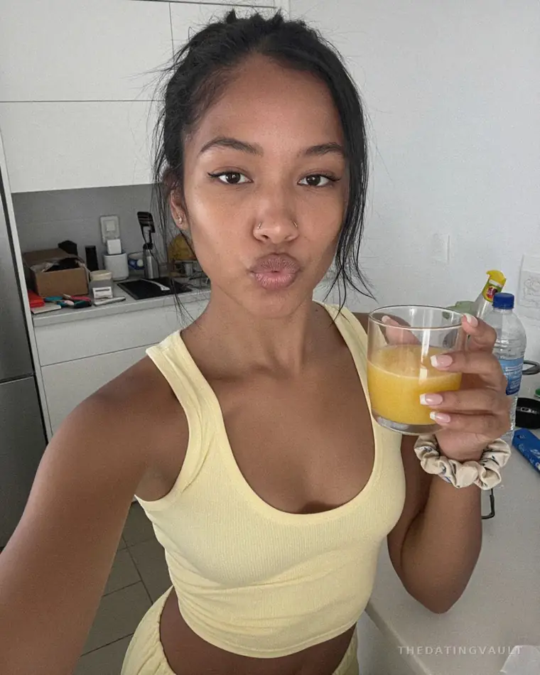 DeannaRae (25) - Fayetteville