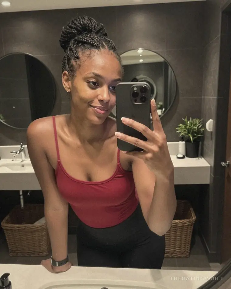 Ebony (25) - Montgomery