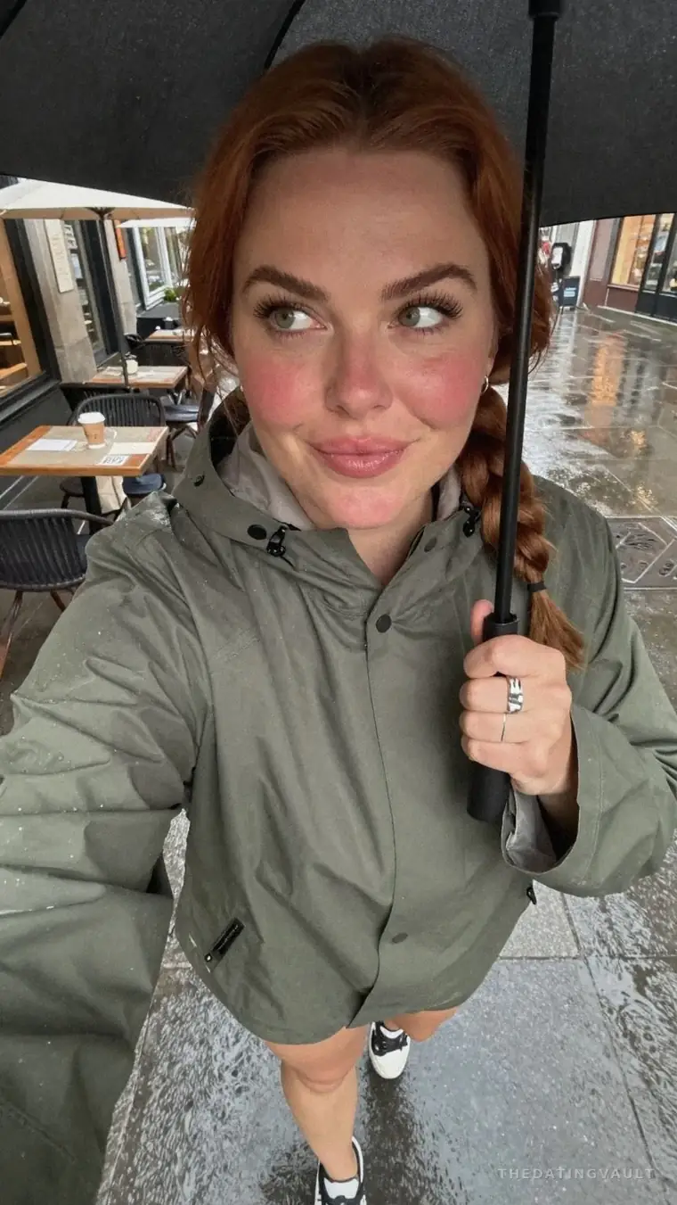 Hannah (30) - Oceanside