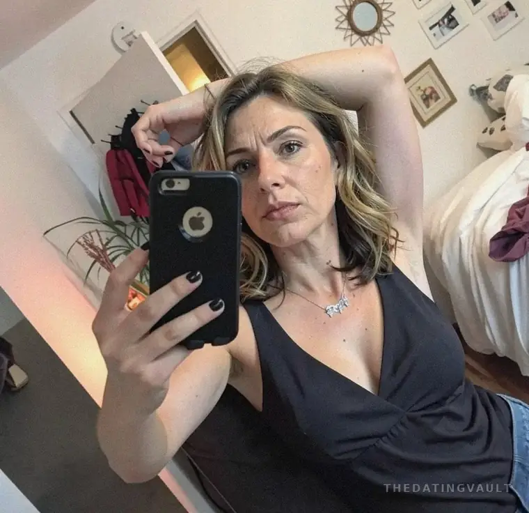 Isabella00 (35) - Addison