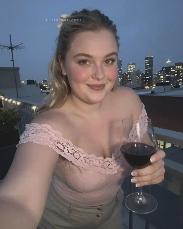 Julia (25) - Holbrook