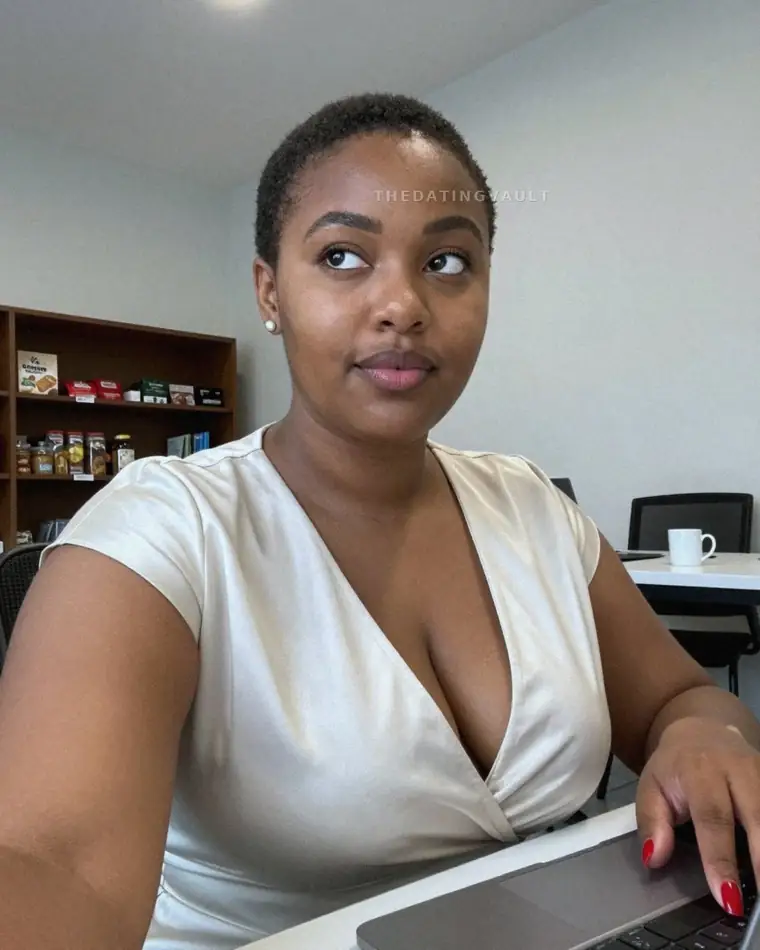 KayleeLou (25) - Salisbury