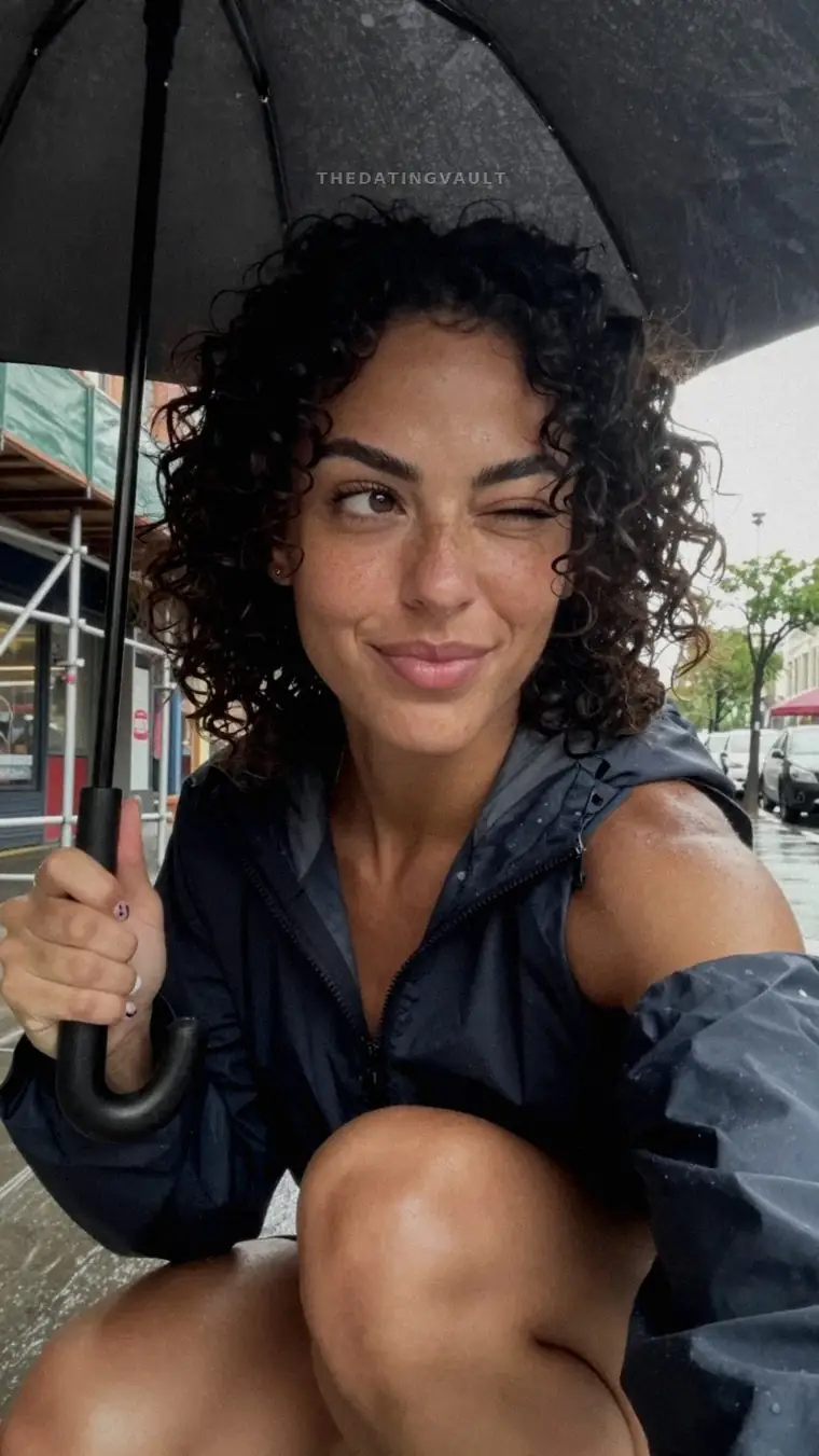 Kira (25) - Avondale