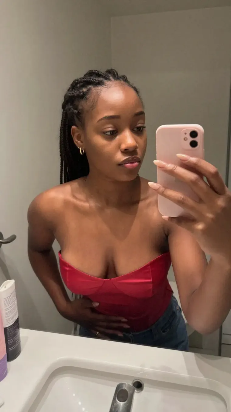 LizzieAnn (25) - Warren