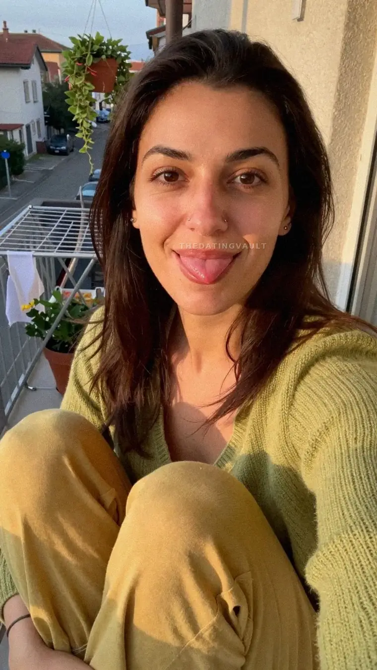 Lola (25) - Independence