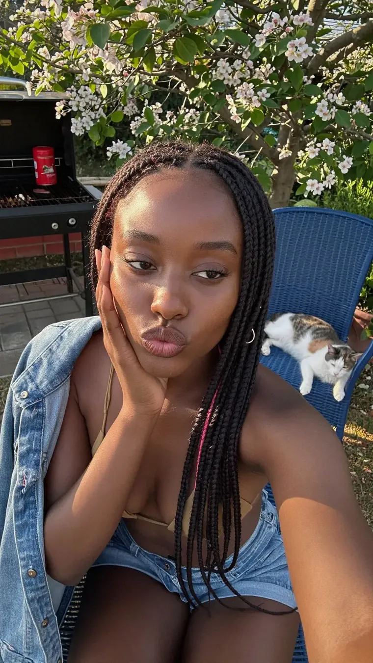 Mila93 (25) - North Chicago