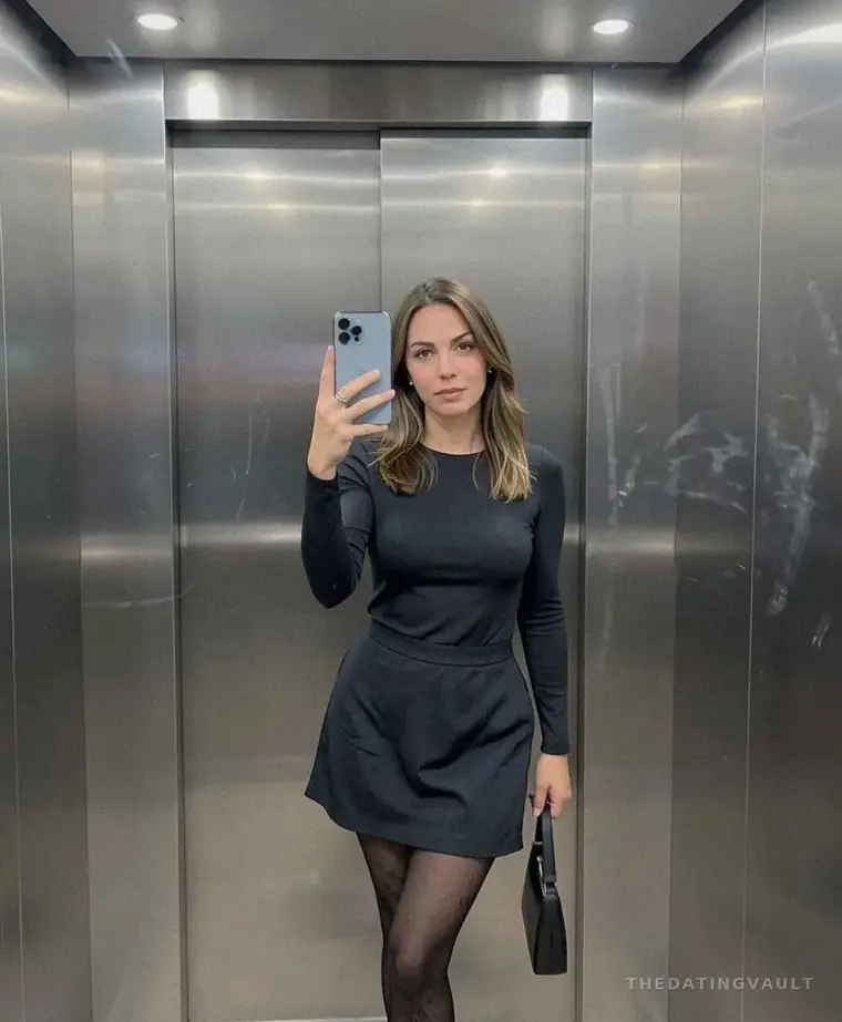Nina (25) - Hamilton