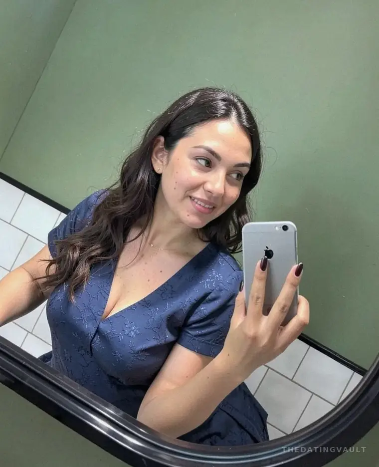 Noelle (25) - Bell