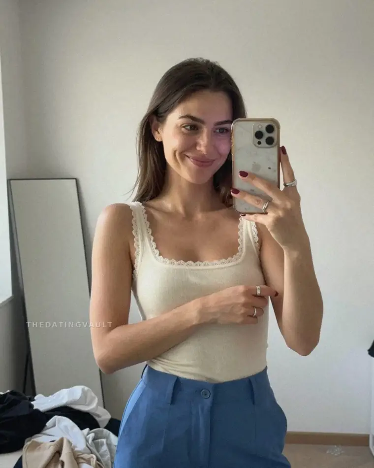 Nora (25) - Nashua
