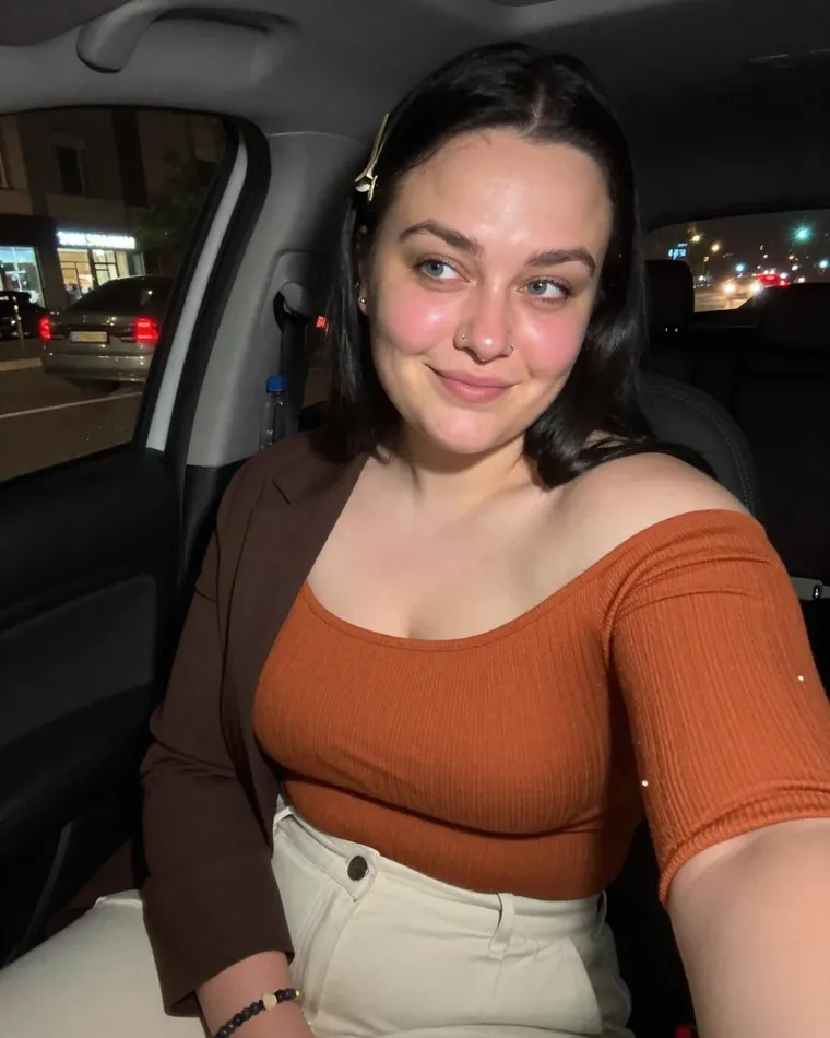 PrettyYara (25) - Paris