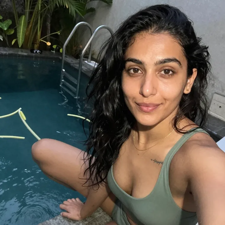 RosieJo (25) - Berkley